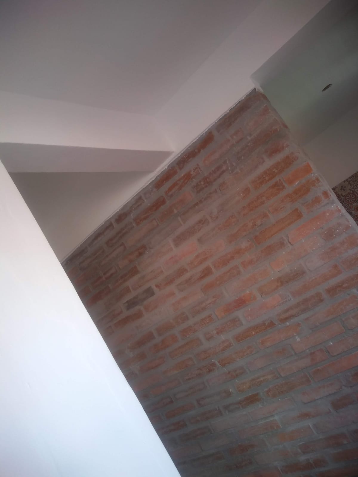Detalhe de parede com tijolinho aparente