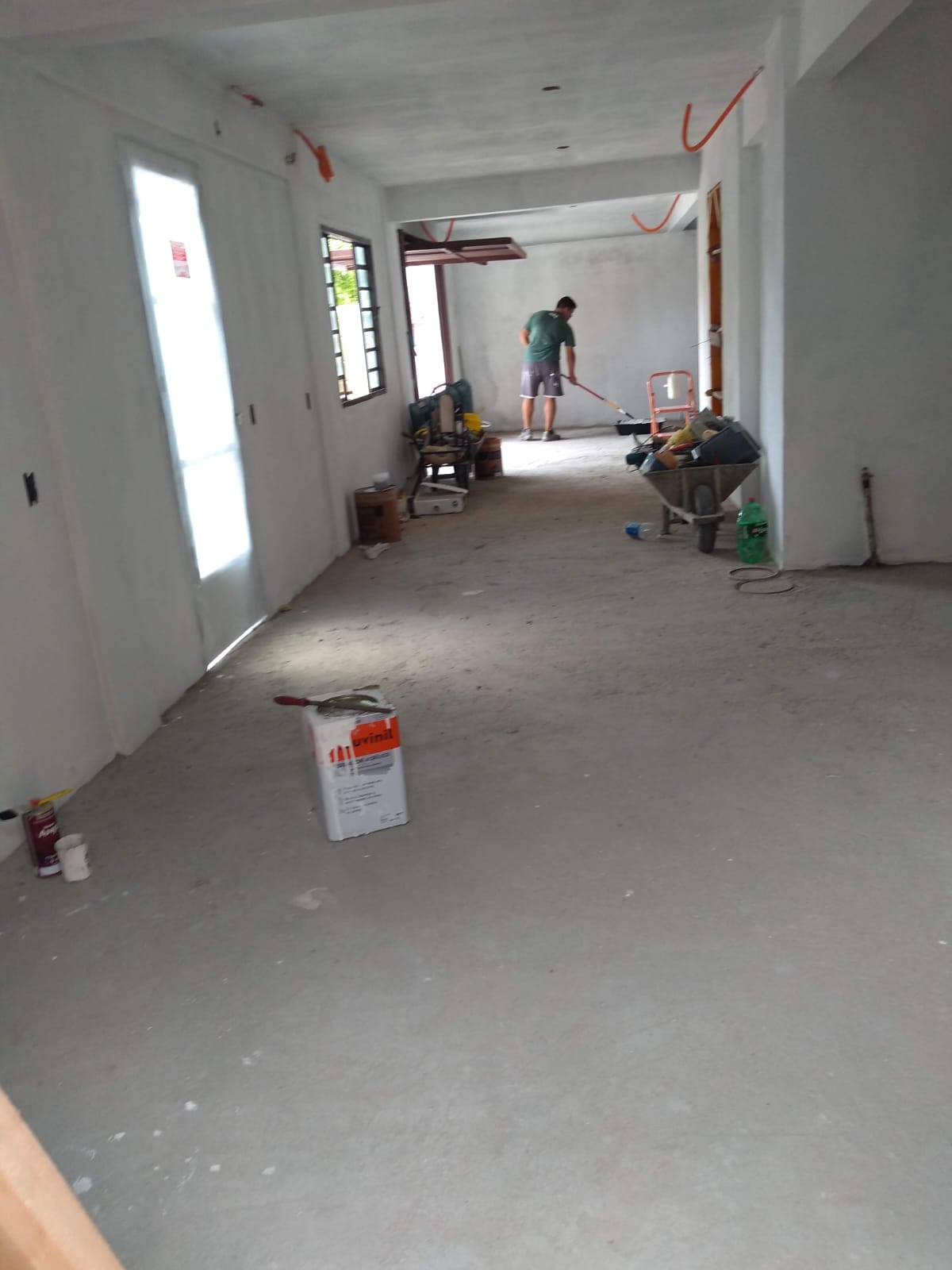 Ambiente residencial em fase de acabamento